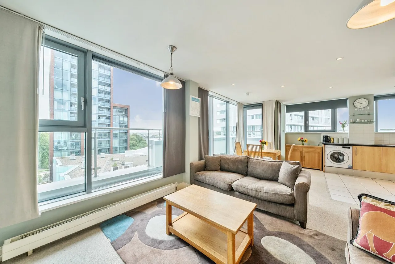 3 bed flat for sale — Hardwicks Square, London, SW18