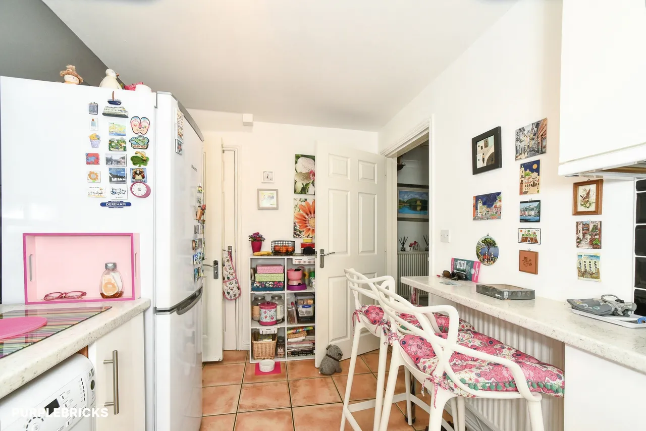 Thresher Drive, Swindon, SN25, photo 6