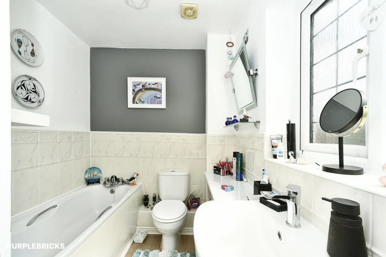 Thresher Drive, Swindon, SN25, photo 19