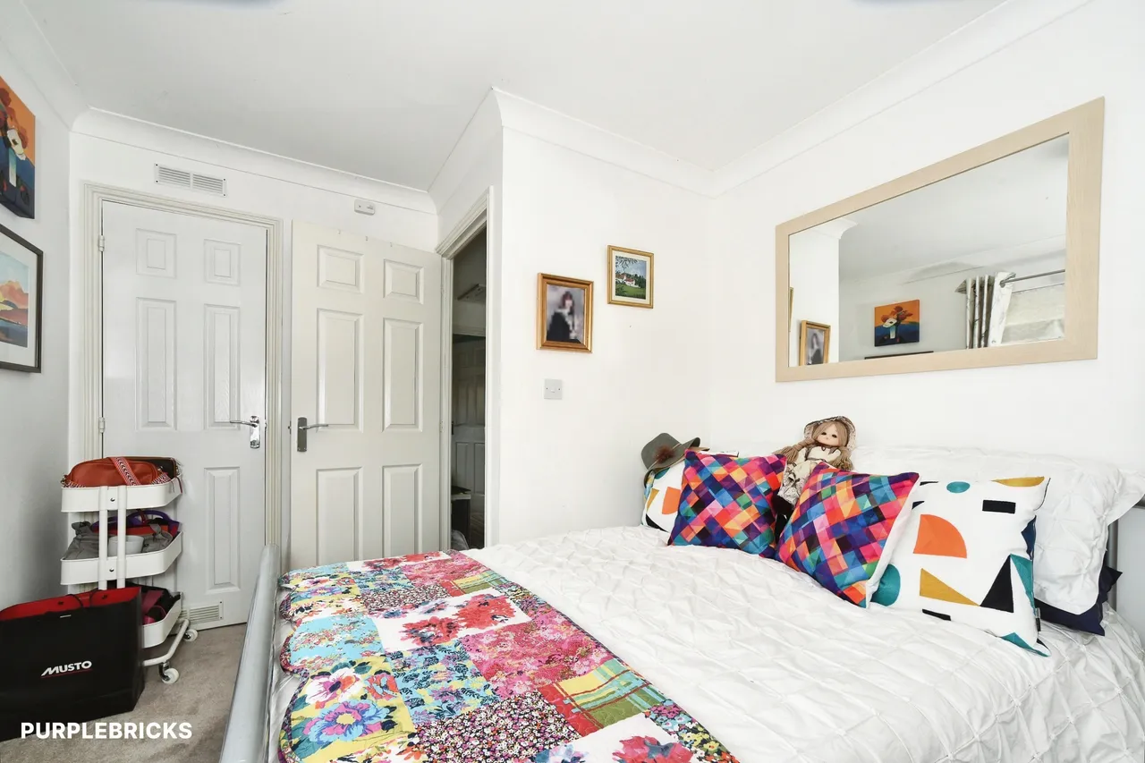 Thresher Drive, Swindon, SN25, photo 18