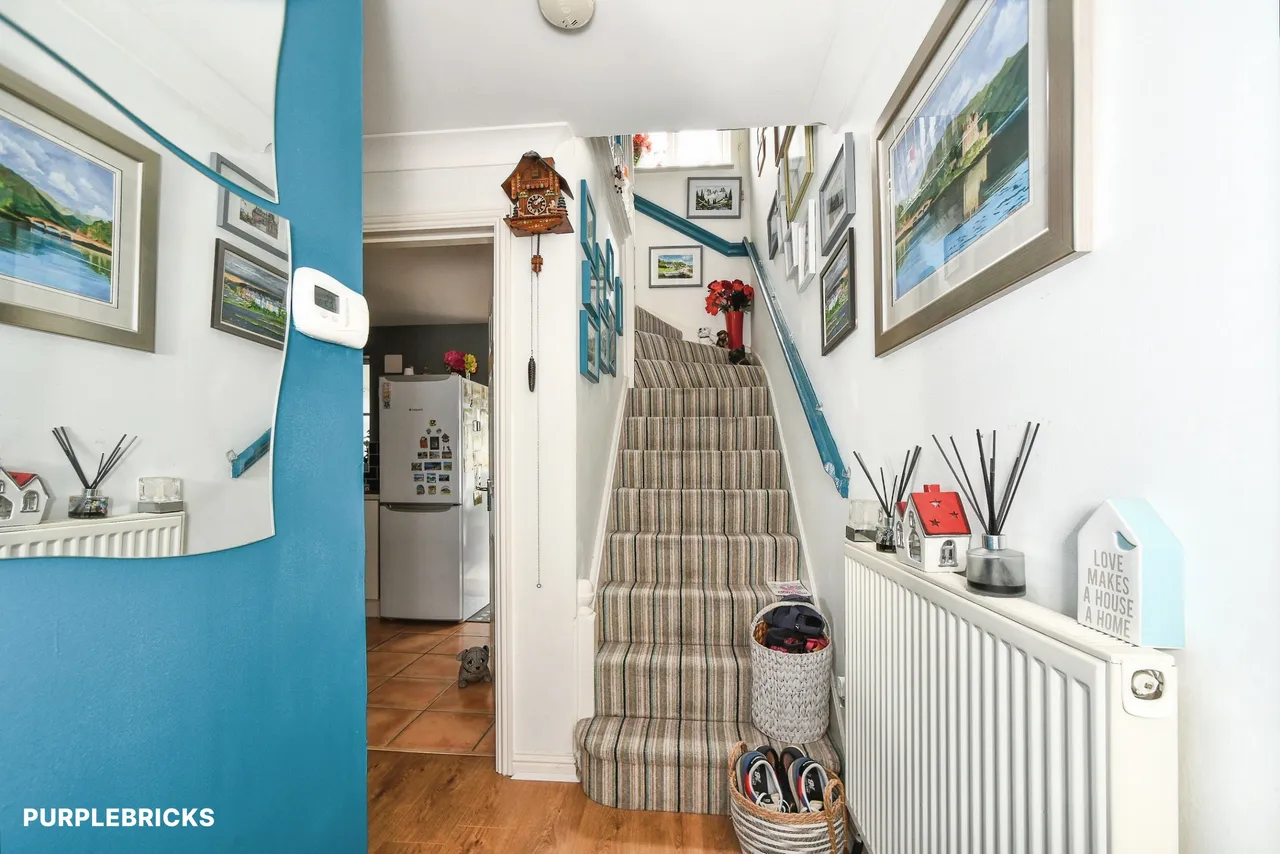Thresher Drive, Swindon, SN25, photo 12