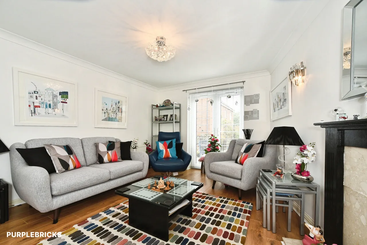 Thresher Drive, Swindon, SN25, photo 4