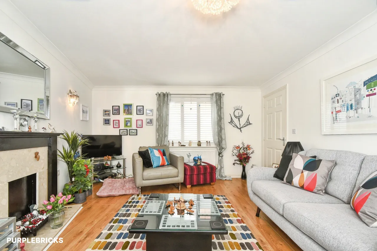 Thresher Drive, Swindon, SN25, photo 3