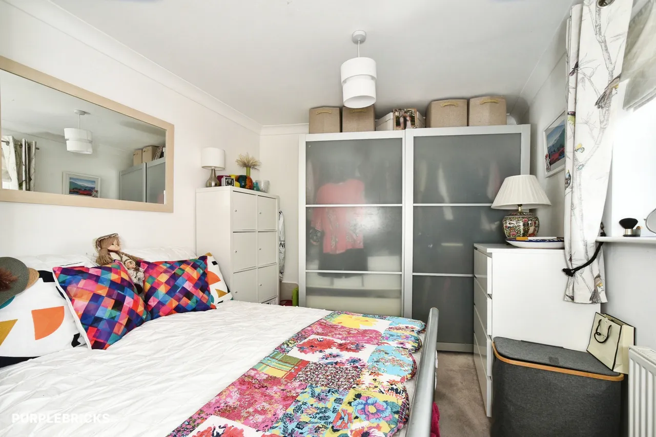 Thresher Drive, Swindon, SN25, photo 17