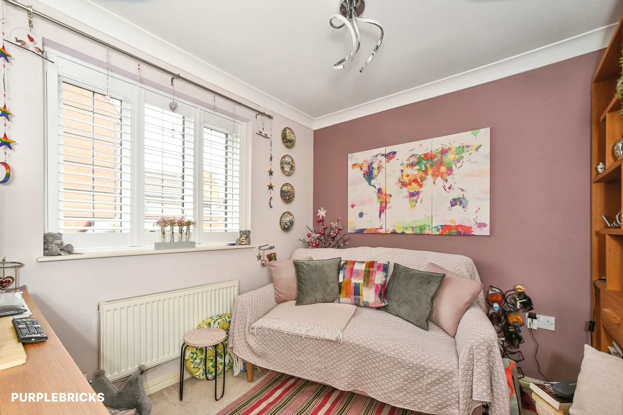 Thresher Drive, Swindon, SN25, photo 11