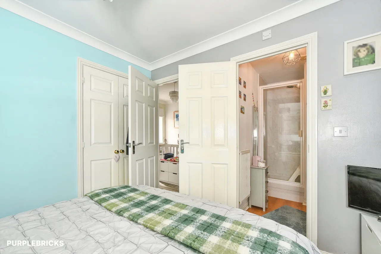 Thresher Drive, Swindon, SN25, photo 16