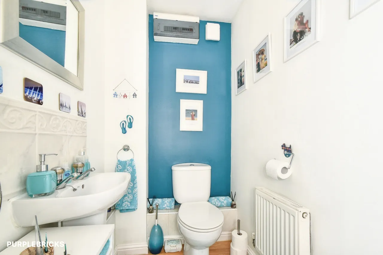 Thresher Drive, Swindon, SN25, photo 10