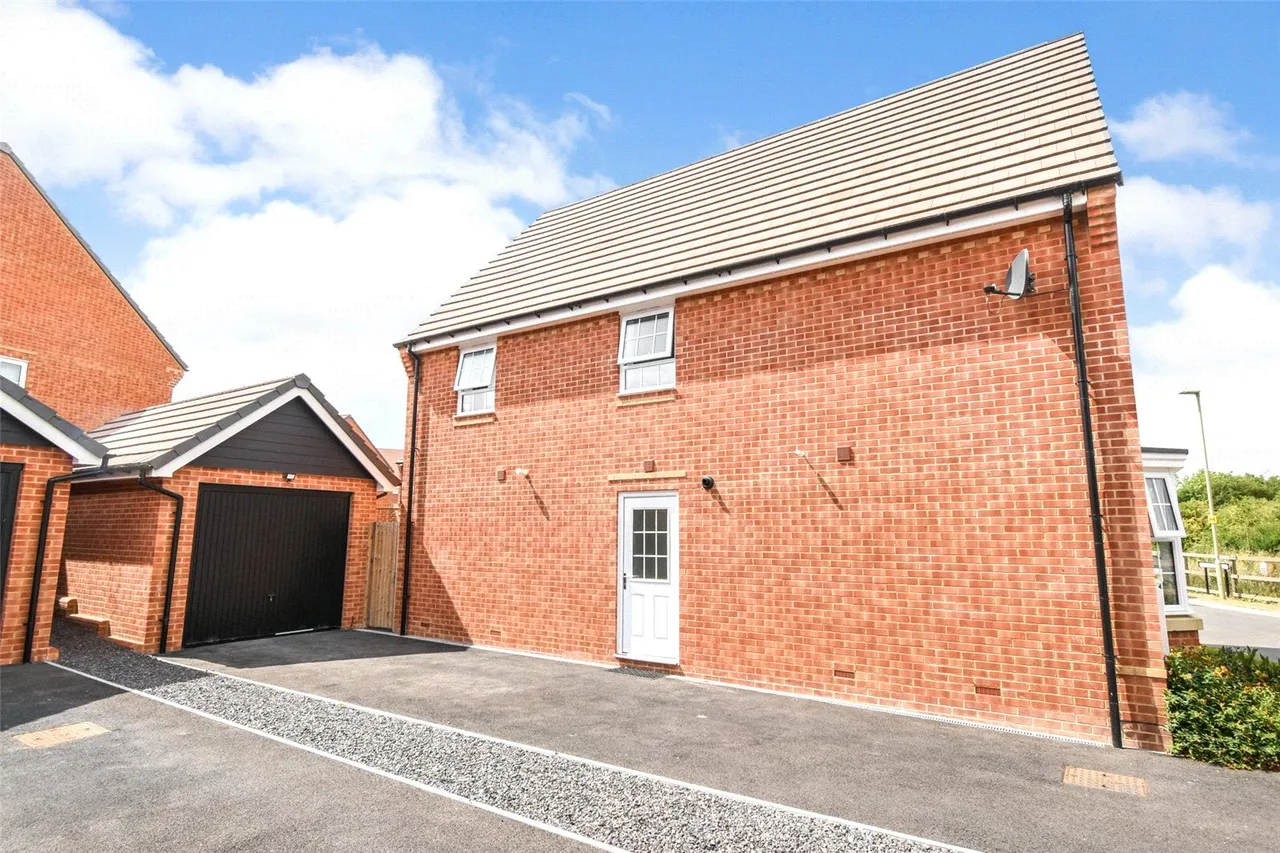Barker Crescent, Hook, Hampshire, RG27 9FR, photo 18