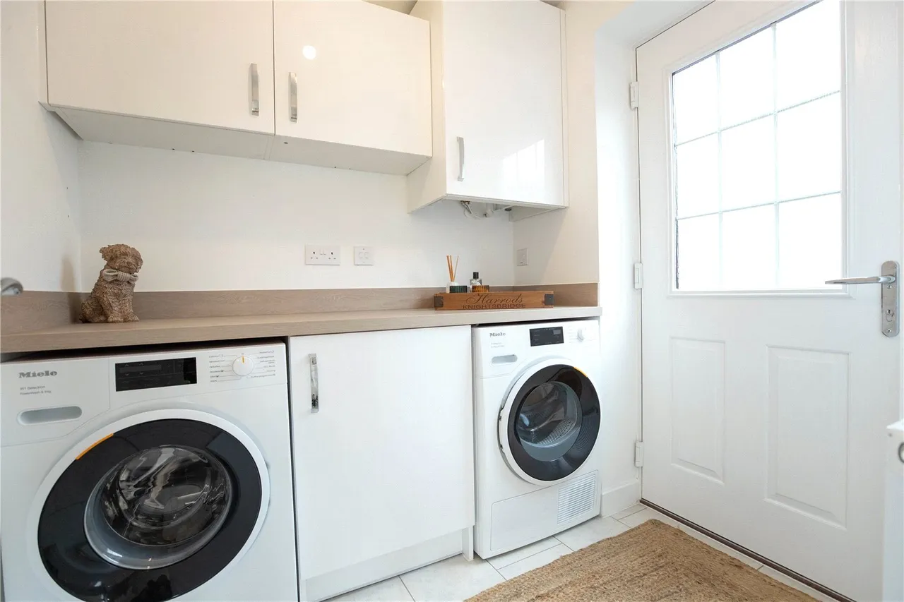 Barker Crescent, Hook, Hampshire, RG27 9FR, photo 12
