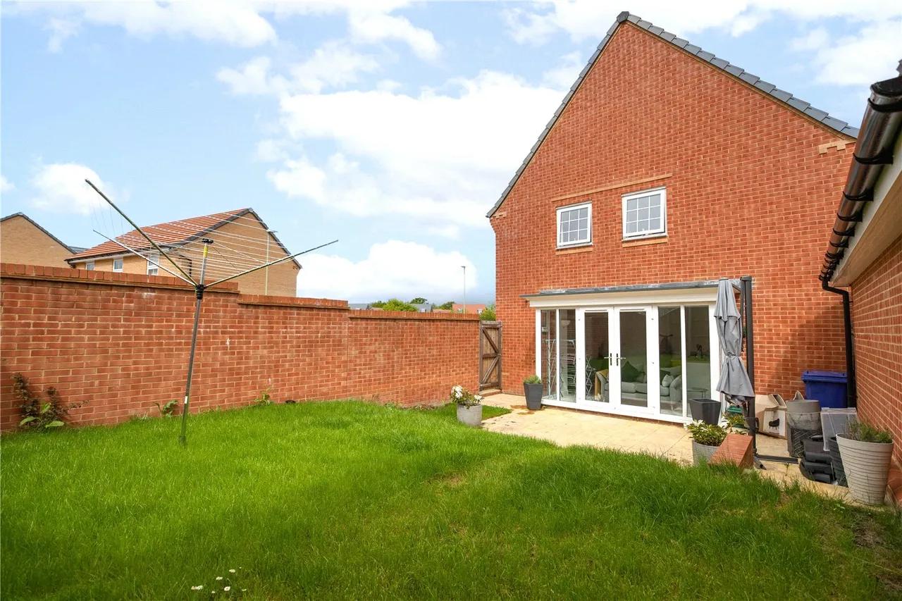 Barker Crescent, Hook, Hampshire, RG27 9FR, photo 5