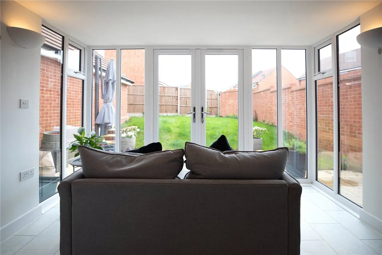 Barker Crescent, Hook, Hampshire, RG27 9FR, photo 4
