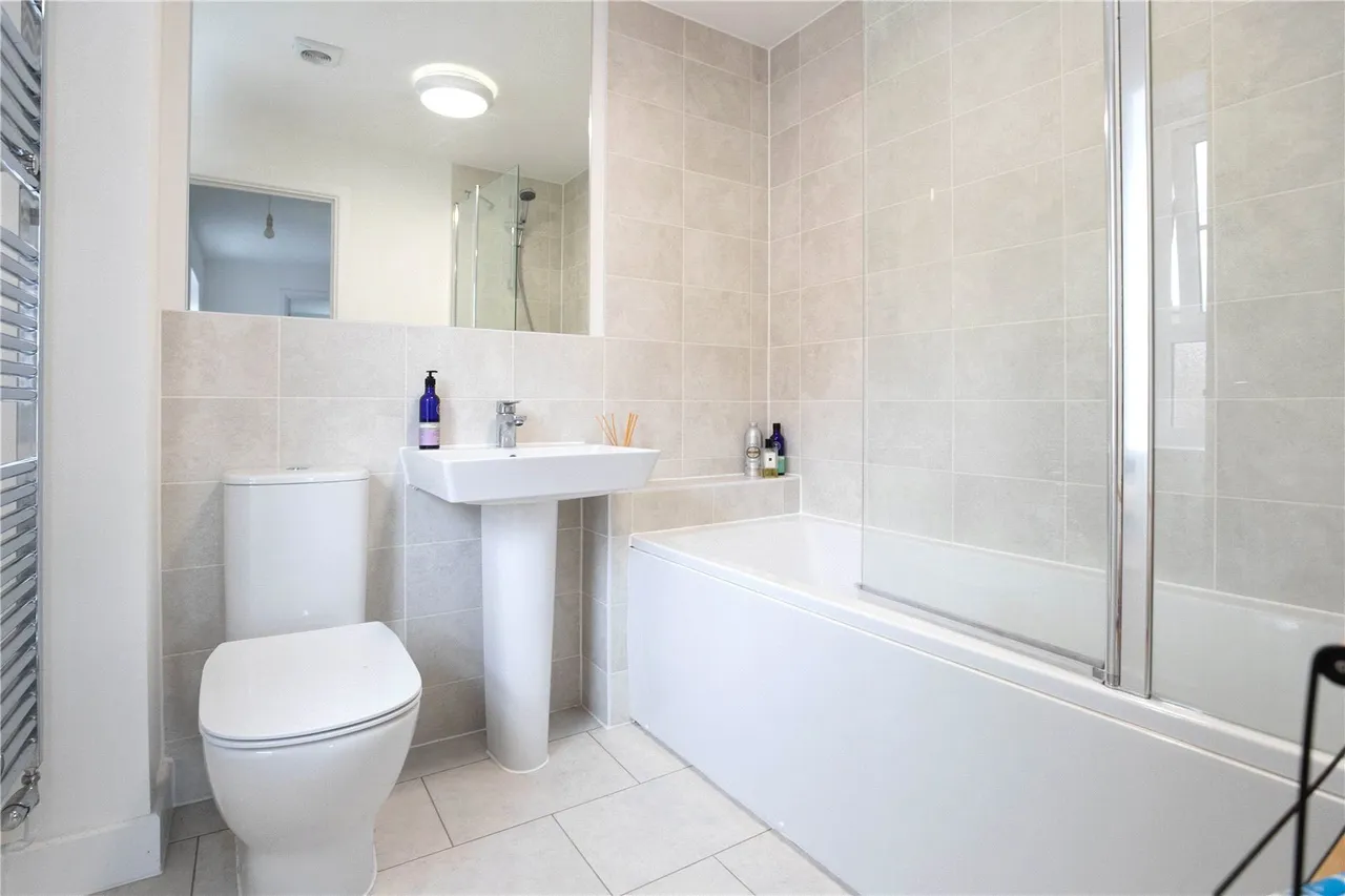 Barker Crescent, Hook, Hampshire, RG27 9FR, photo 17