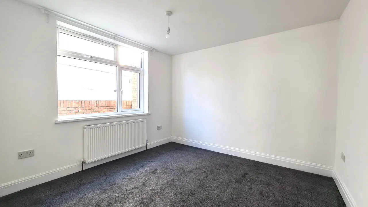 Martindale Road, Hounslow, photo 3