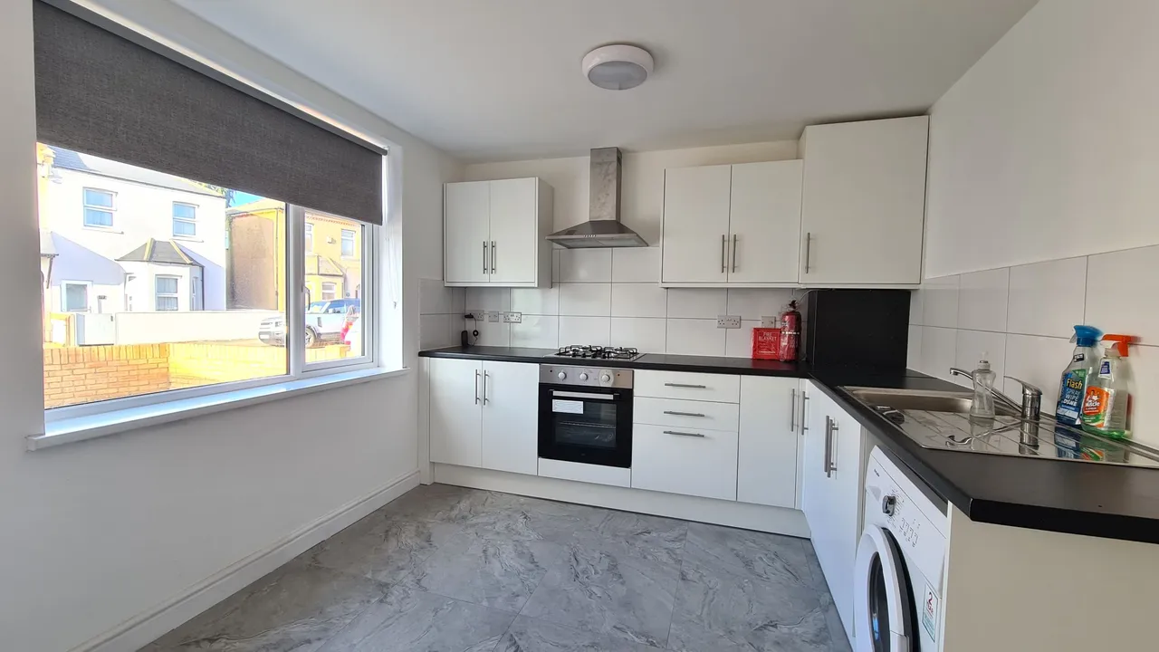 Martindale Road, Hounslow, photo 4