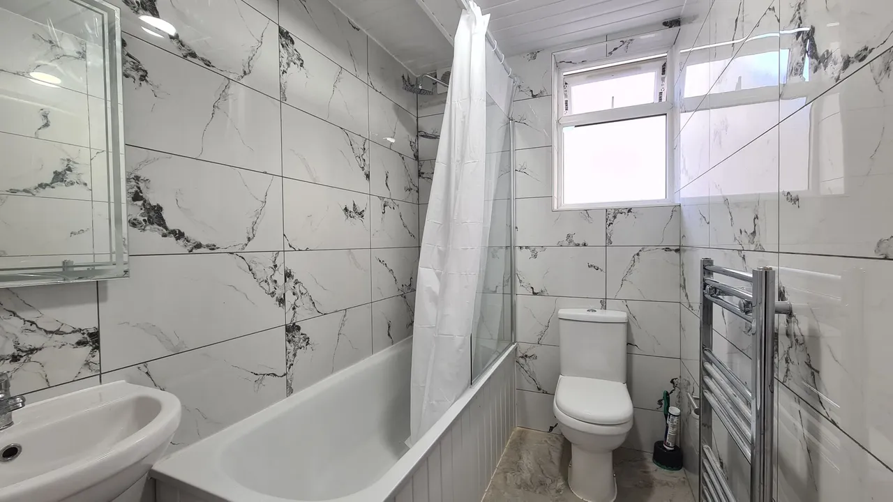 Martindale Road, Hounslow, photo 5