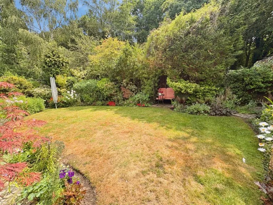 Catesby Gardens, Yateley, GU46, photo 40