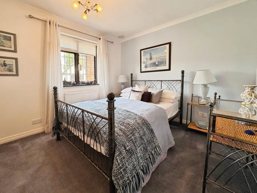 Catesby Gardens, Yateley, GU46, photo 12
