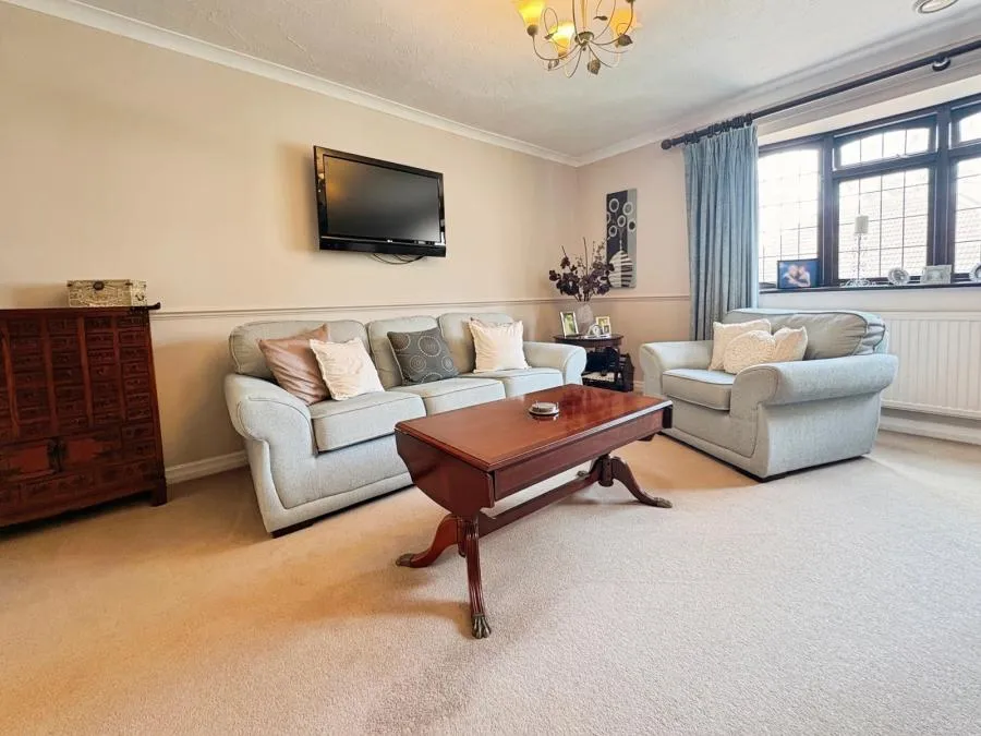 Catesby Gardens, Yateley, GU46, photo 24