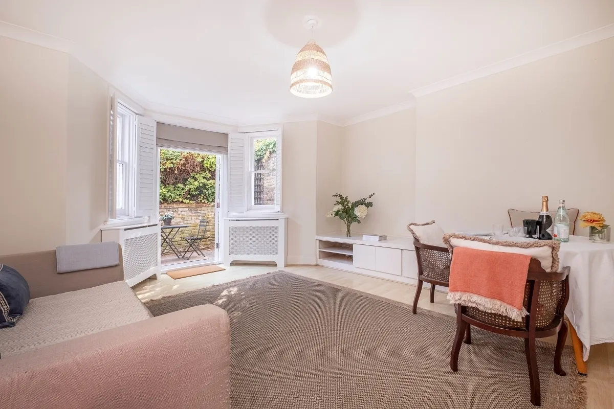 Maple Road, London, KT6, photo 2