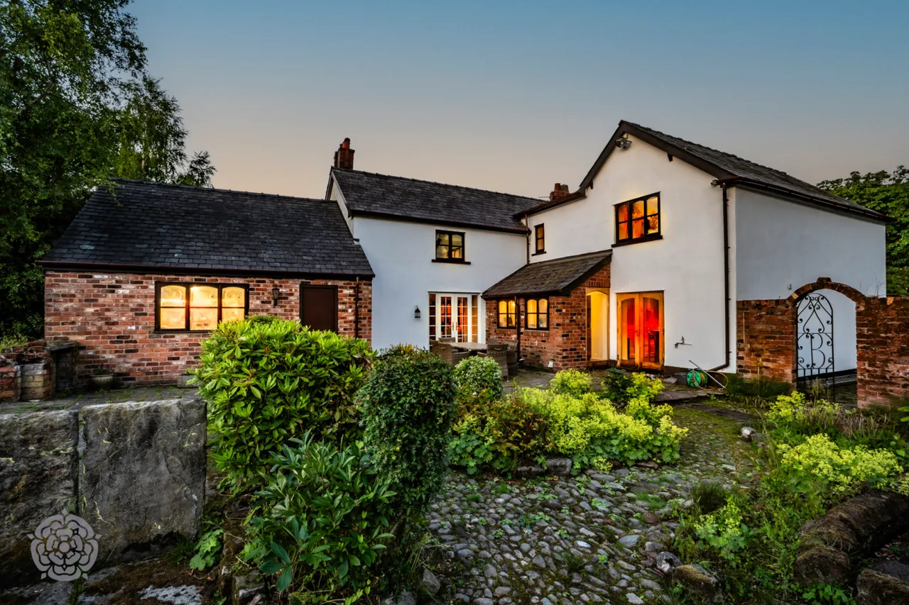 Oak Tree Farm, 11 Lord Street, Croft, Warrington, WA3 7DB, photo 2