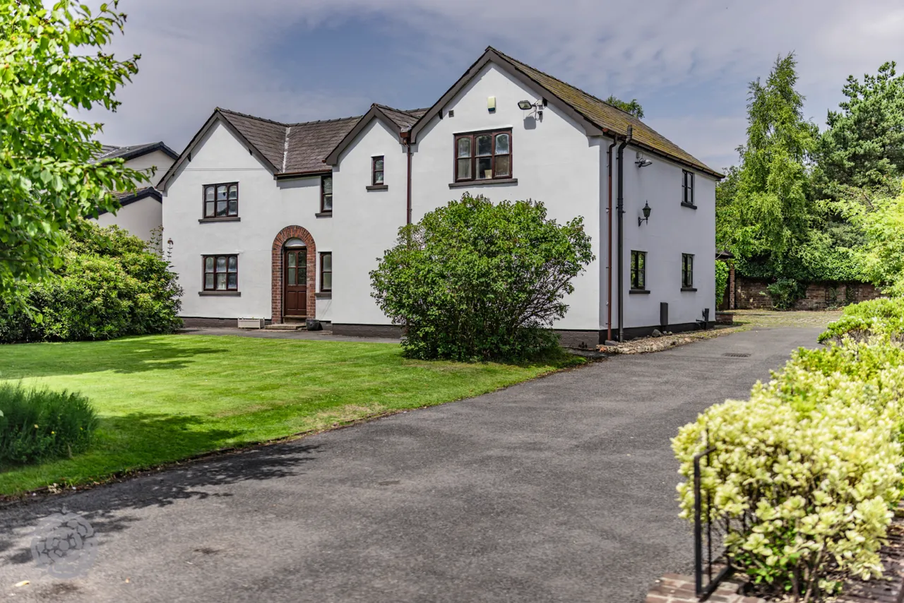 5 bed house for sale — Oak Tree Farm, 11 Lord Street, Croft, Warrington, WA3 7DB