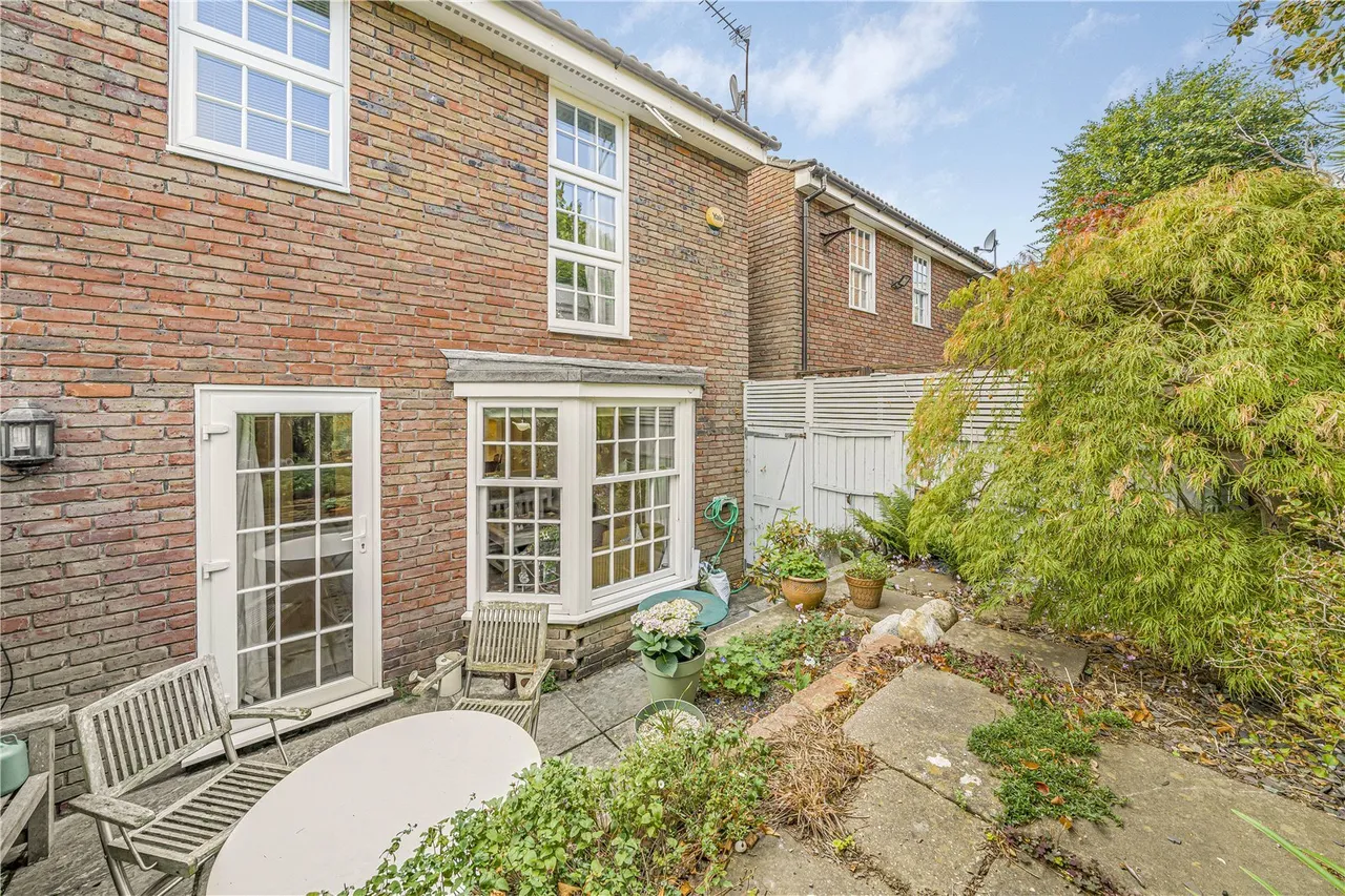 Spring Grove, Hampton, TW12, photo 9