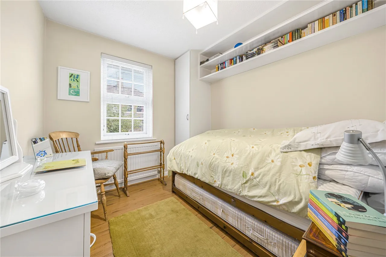 Spring Grove, Hampton, TW12, photo 11