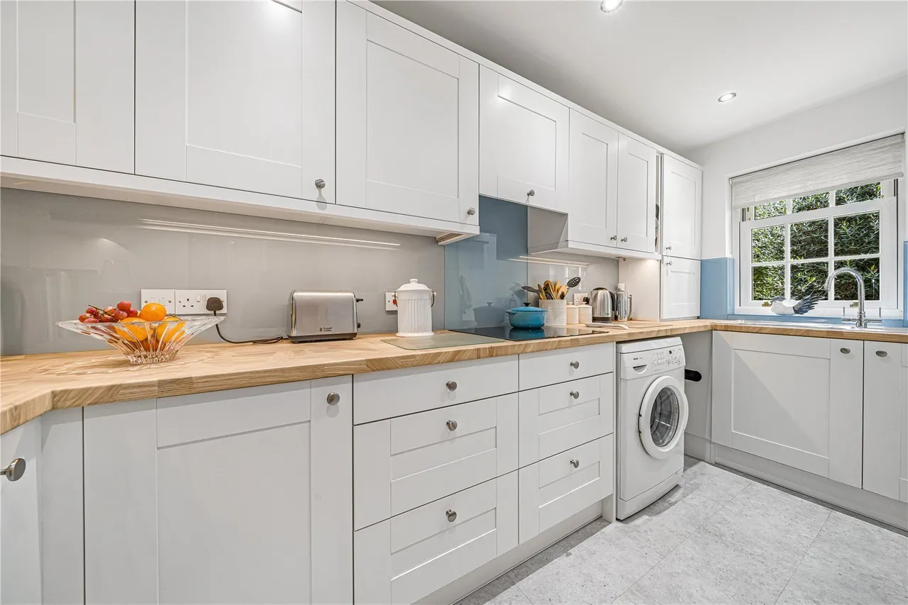 Spring Grove, Hampton, TW12, photo 4