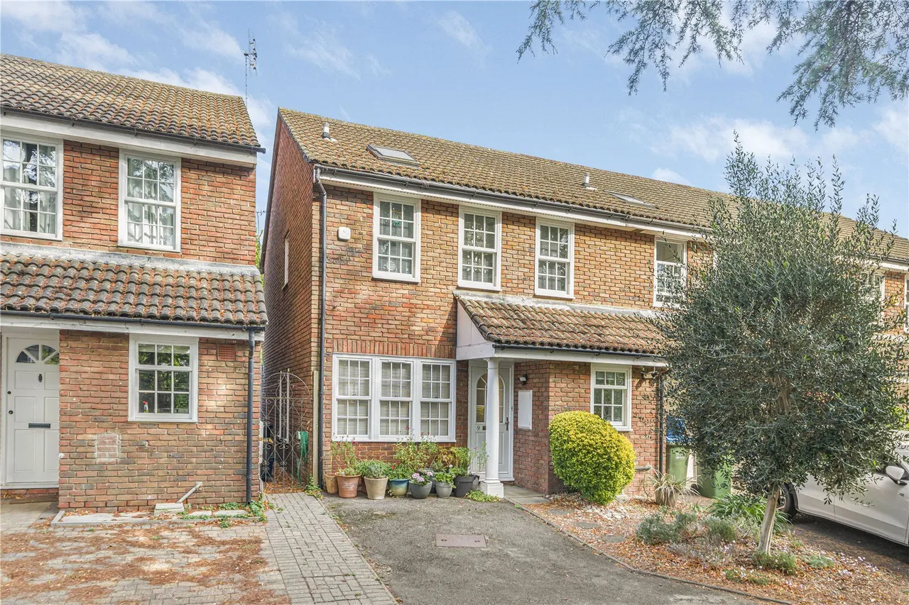 3 bed house for sale, Spring Grove, Hampton, TW12