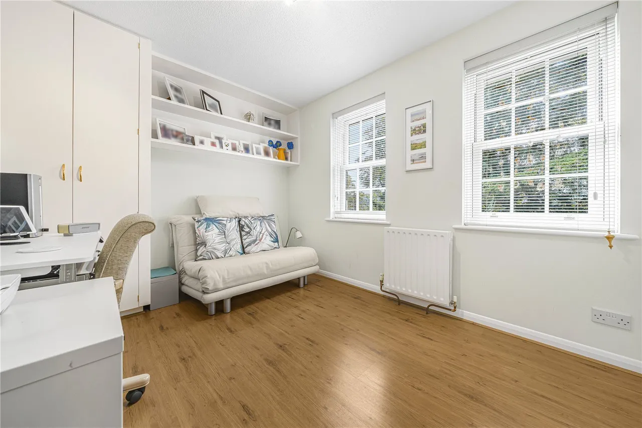 Spring Grove, Hampton, TW12, photo 8