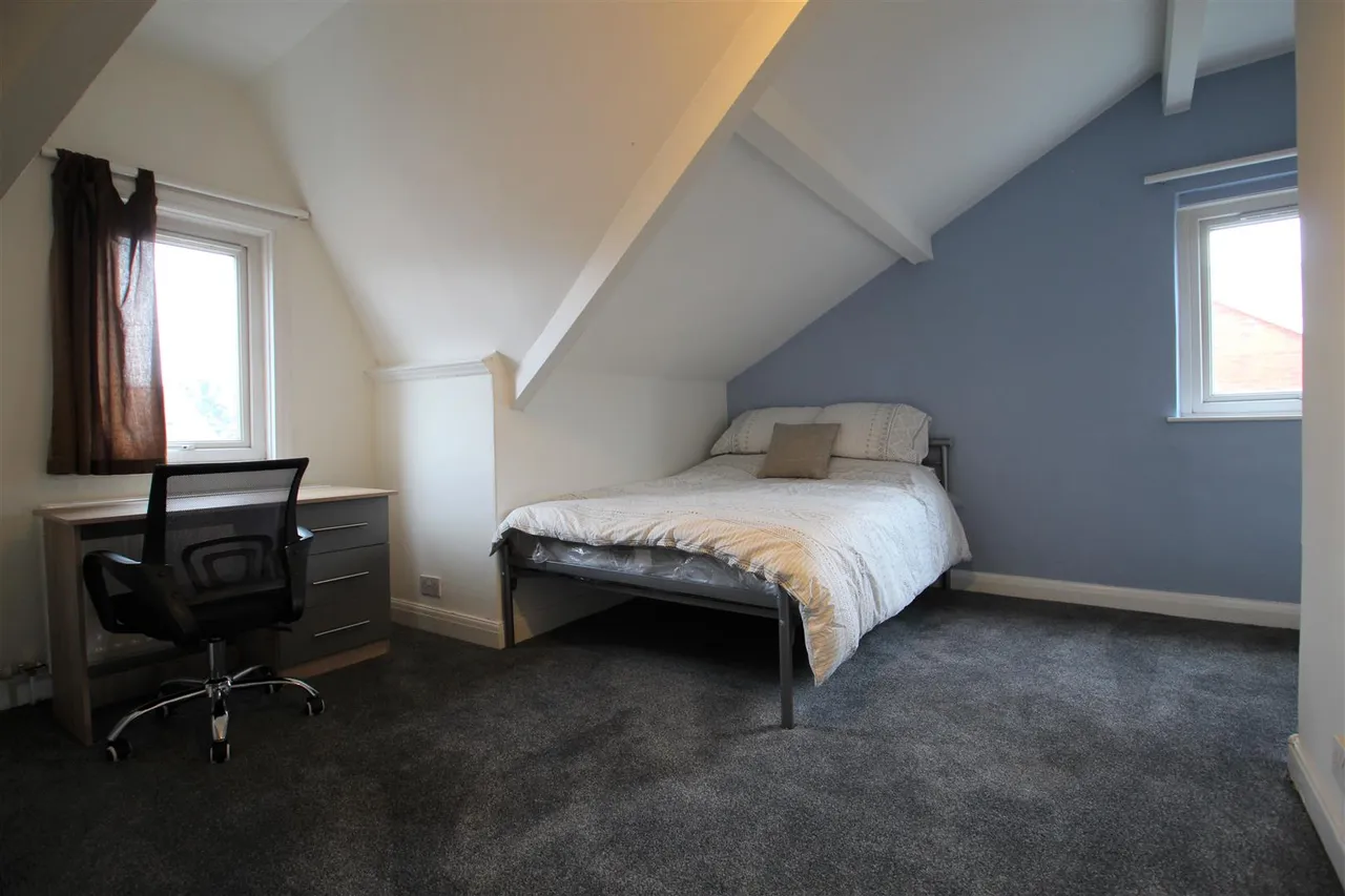 4 bed house to rent, Hartley Grove, Woodhouse, LS6