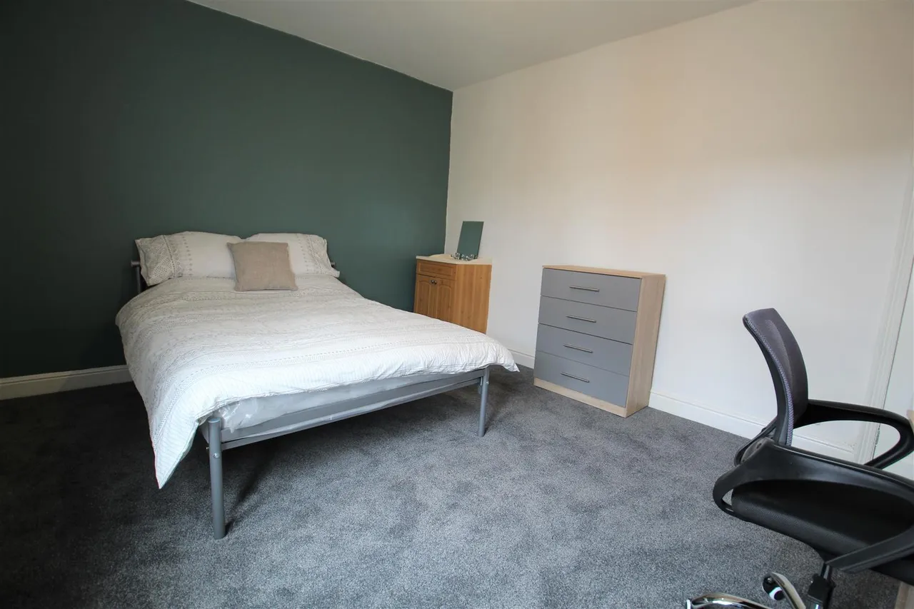 Hartley Grove, Woodhouse, LS6, photo 2