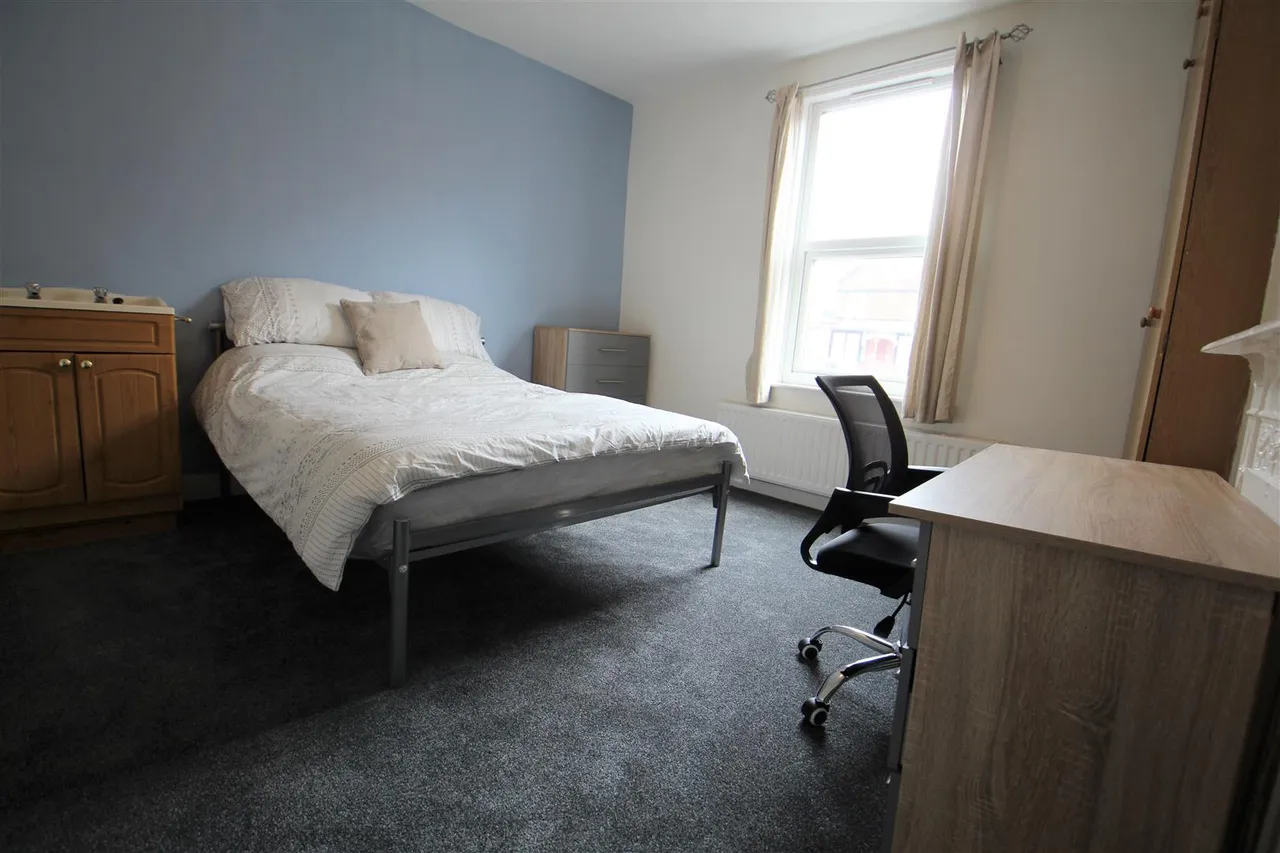 Hartley Grove, Woodhouse, LS6, photo 4