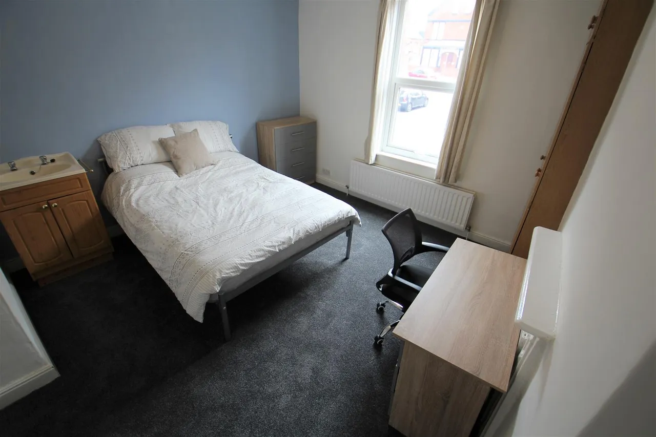 Hartley Grove, Woodhouse, LS6, photo 5