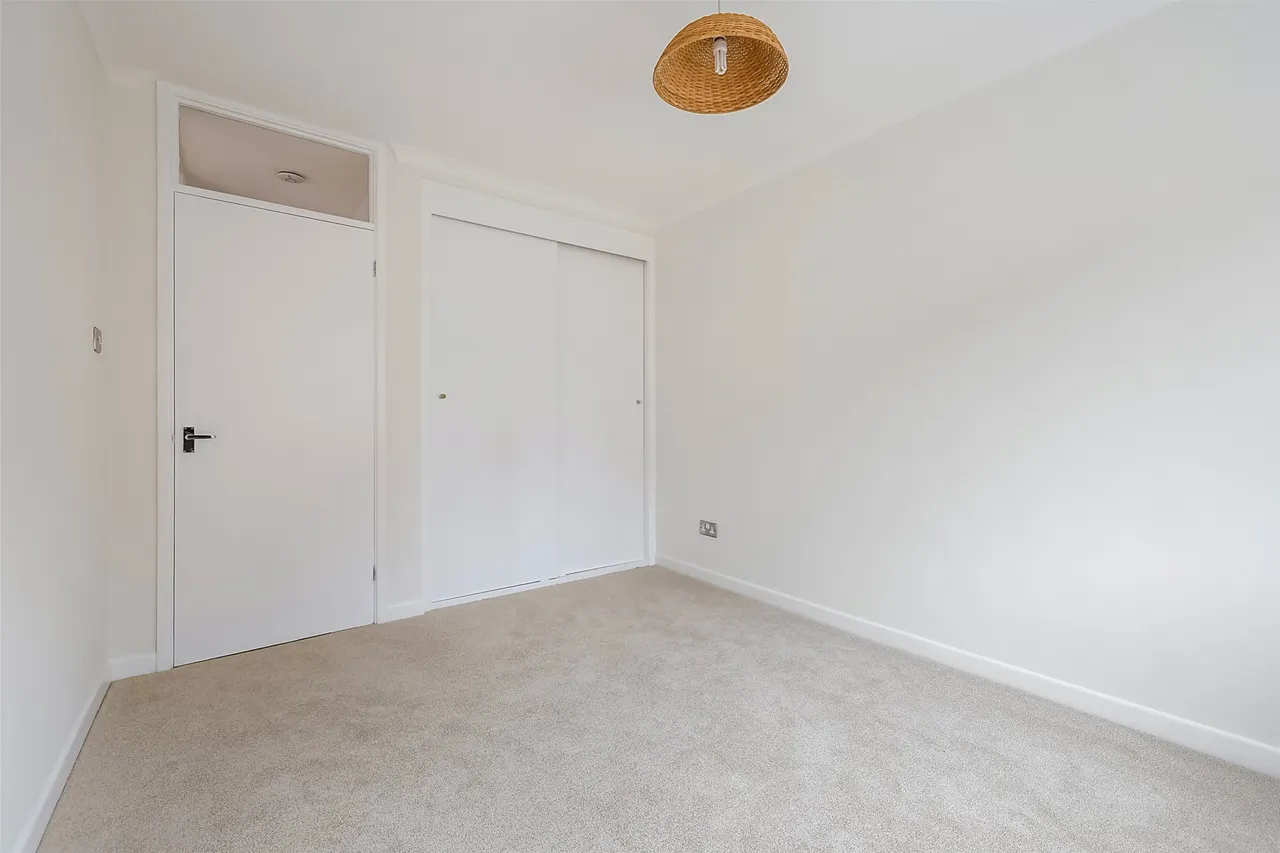 Teal Court, Willowmead, RH4, photo 6