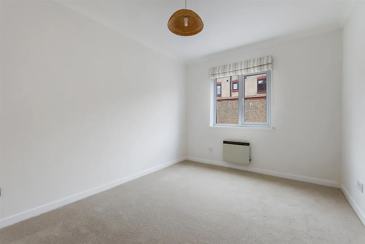 Teal Court, Willowmead, RH4, photo 5