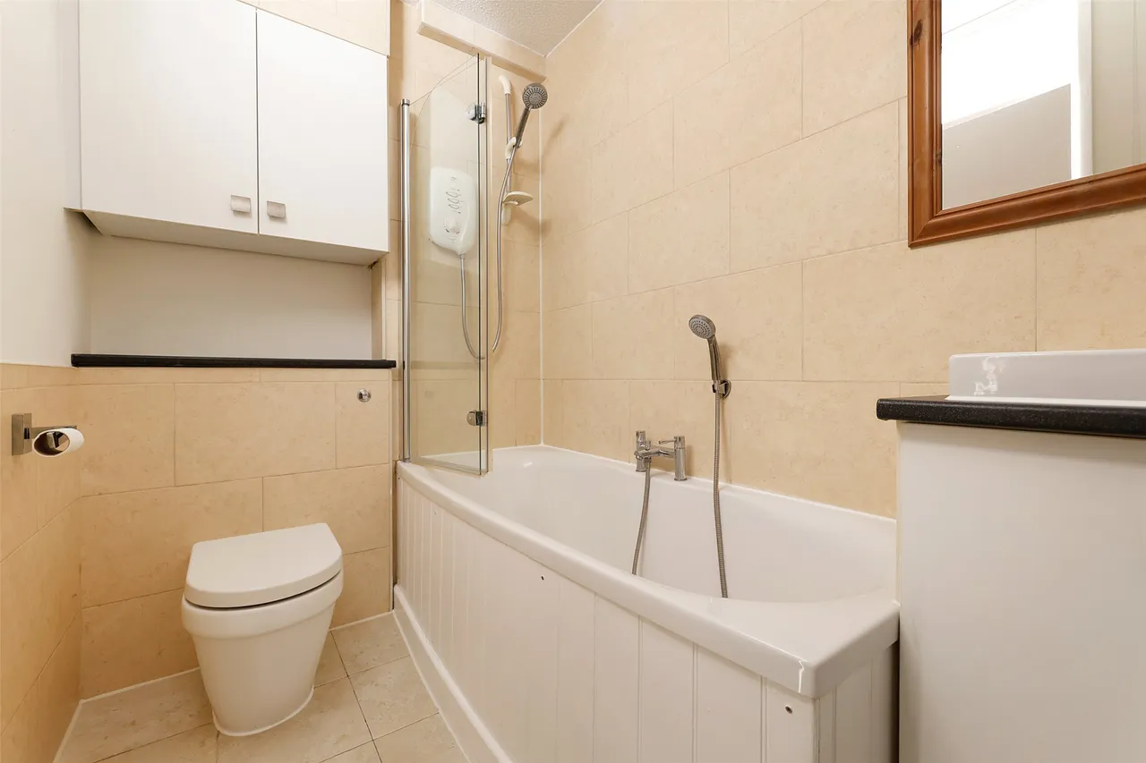 Teal Court, Willowmead, RH4, photo 4