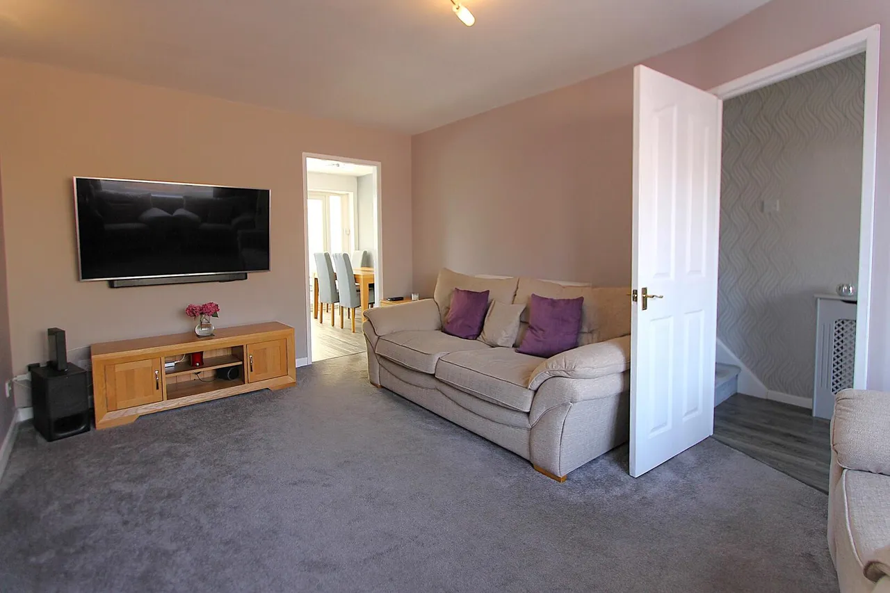 Beaulieu Close, Kidderminster, photo 3