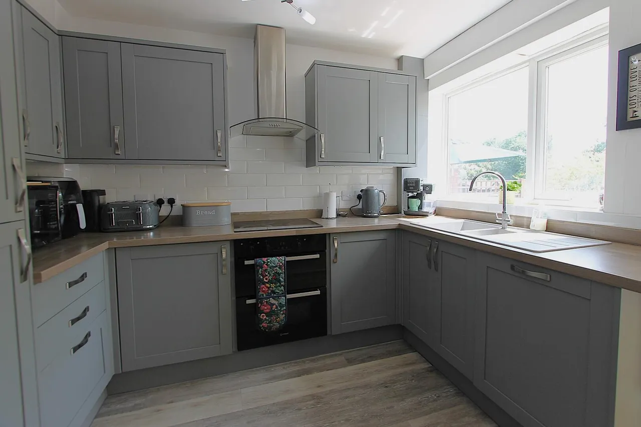 Beaulieu Close, Kidderminster, photo 4