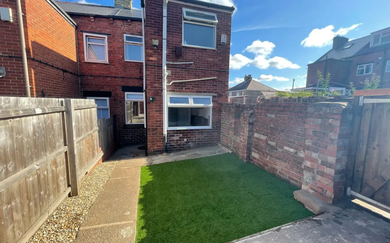 St Edwards Avenue Barnsley, photo 4