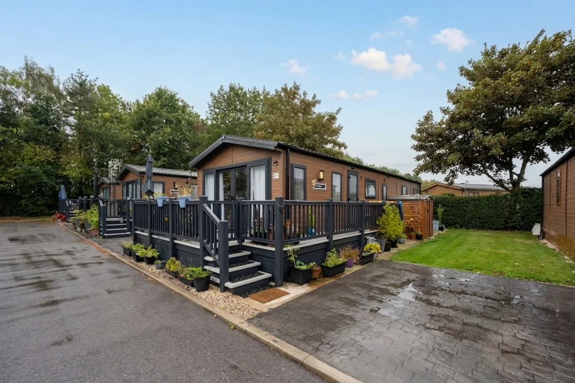 2 bed caravan for sale, Abbey Lane, L40