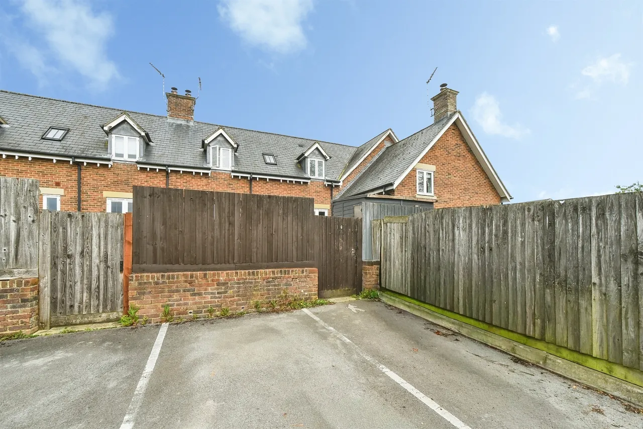 St. Marys Road, Market Lavington, SN10, photo 17