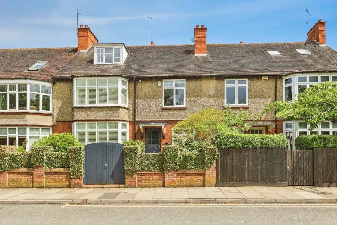 5 bed house for sale — Trinity Avenue, Northampton, NN2
