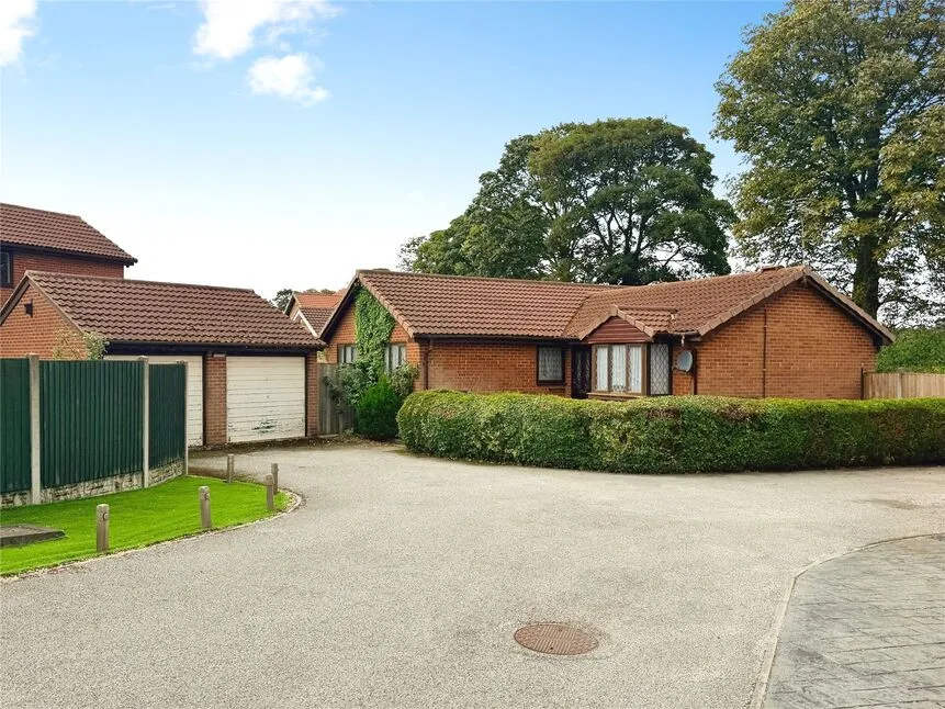 3 bed house for sale — Valiant Gardens, Sprotbrough, South Yorkshire, DN5