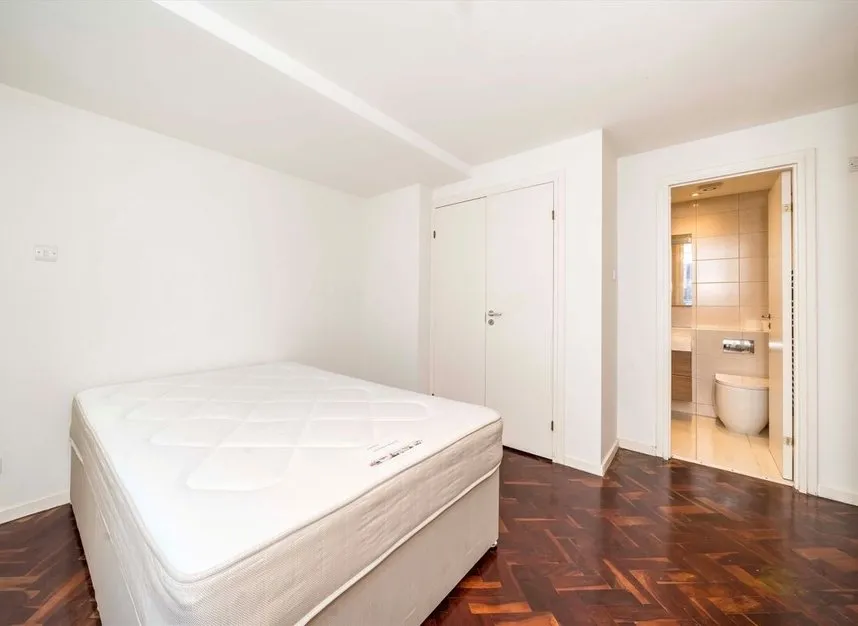 Lambs Conduit Street, Bloomsbury, WC1N, photo 4
