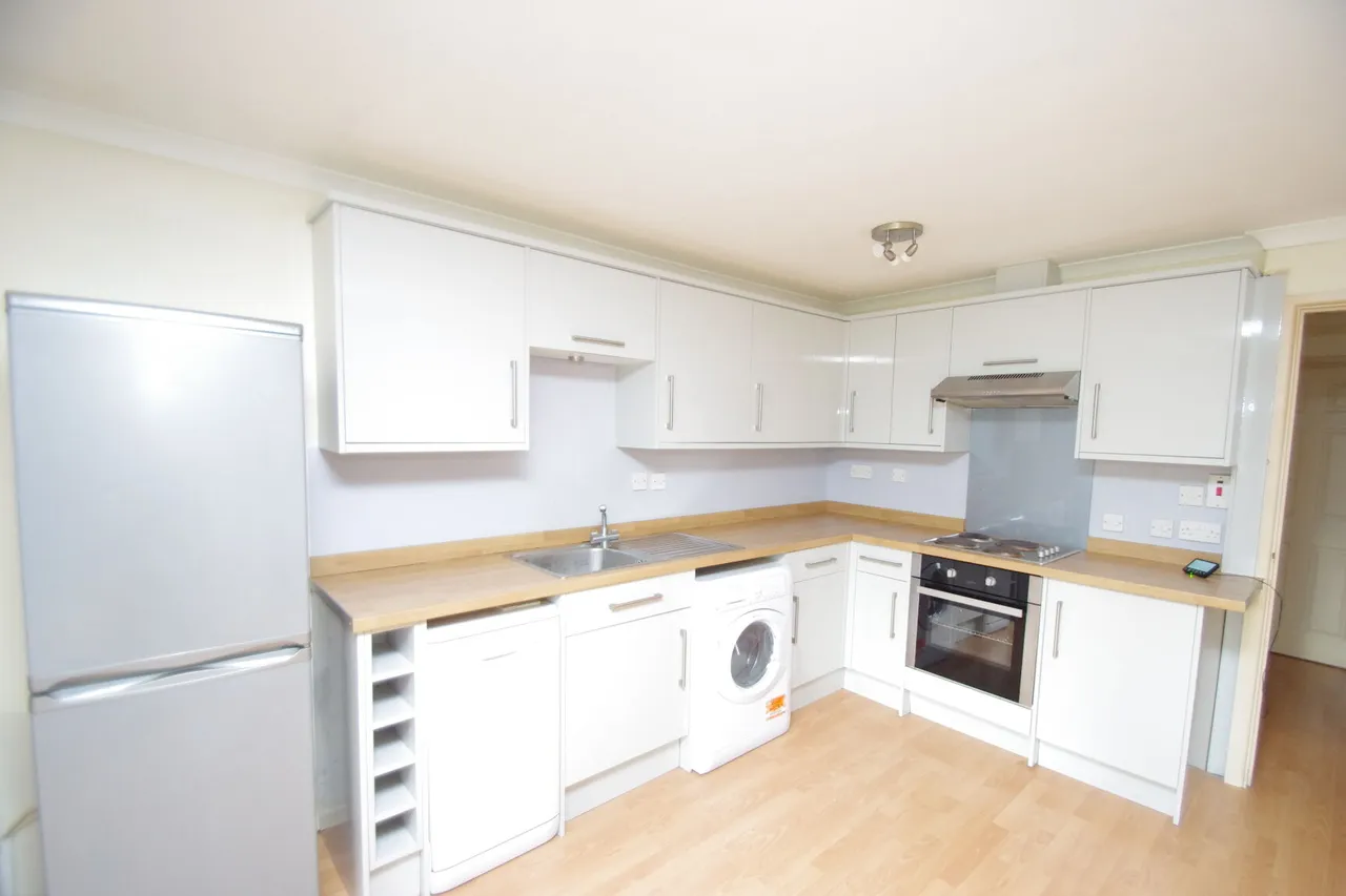 Flat 10, Savanna Court, Watford, photo 8