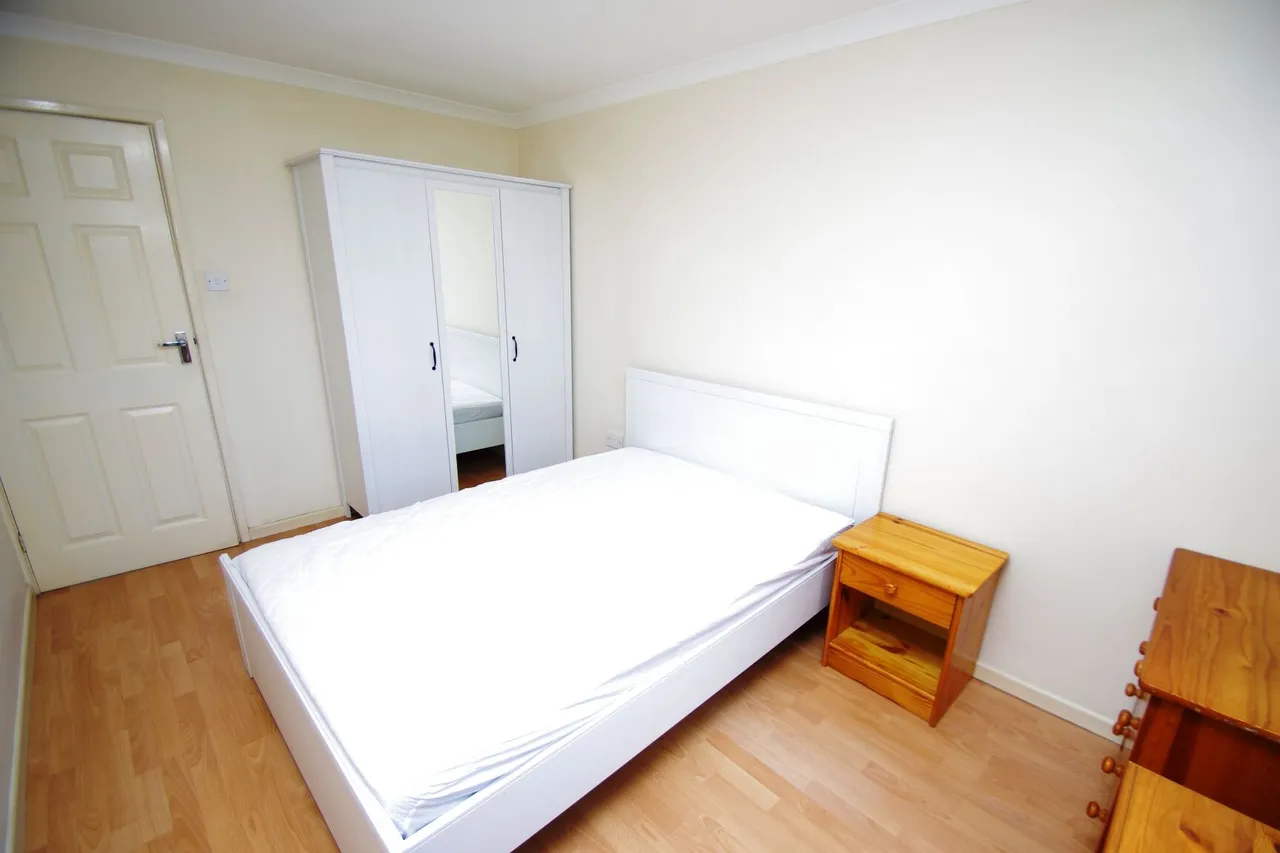 Flat 10, Savanna Court, Watford, photo 5