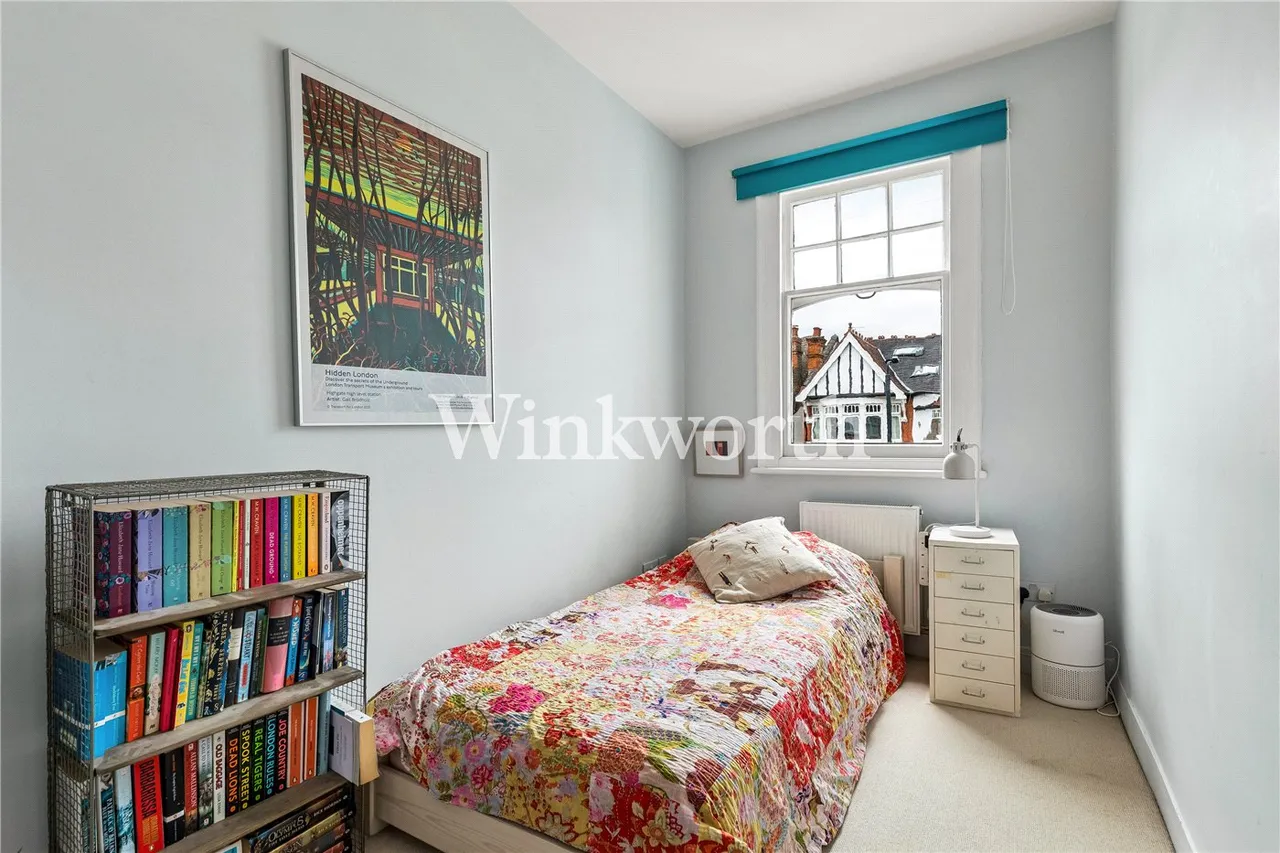 Lakeside Road, London, N13, photo 8