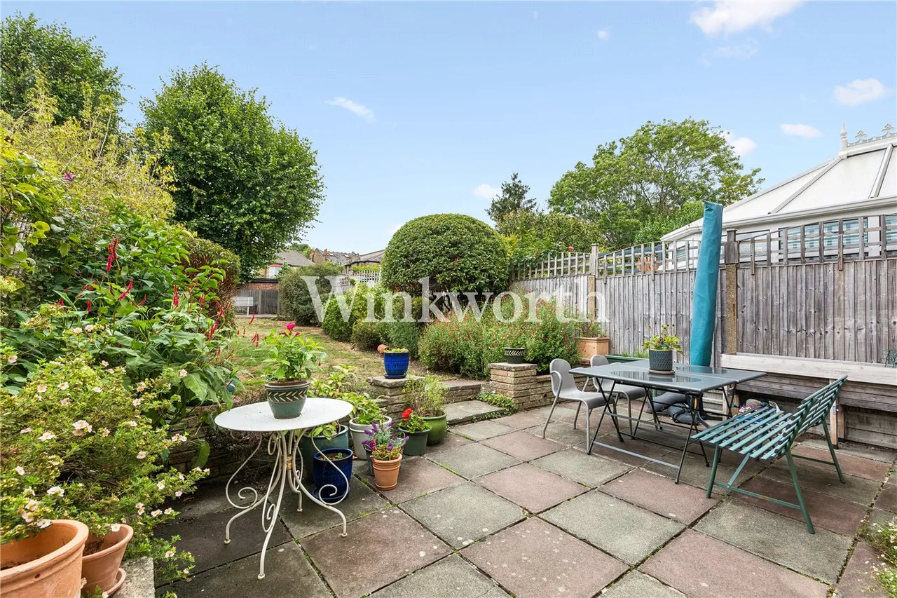 Lakeside Road, London, N13, photo 3