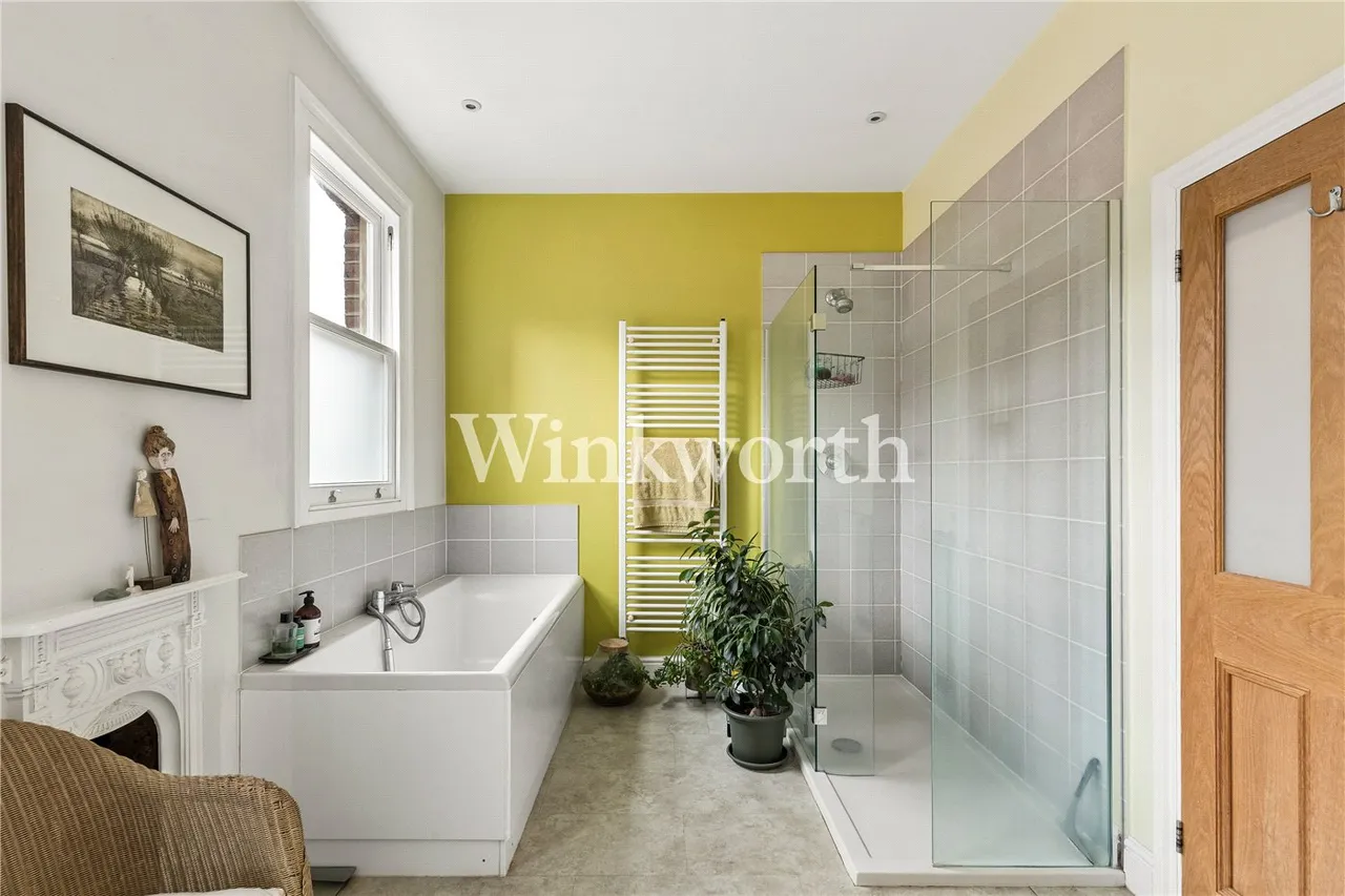 Lakeside Road, London, N13, photo 9